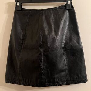 Skirt-Leather Black Mini Skirt Wilson’s Leather Size 2